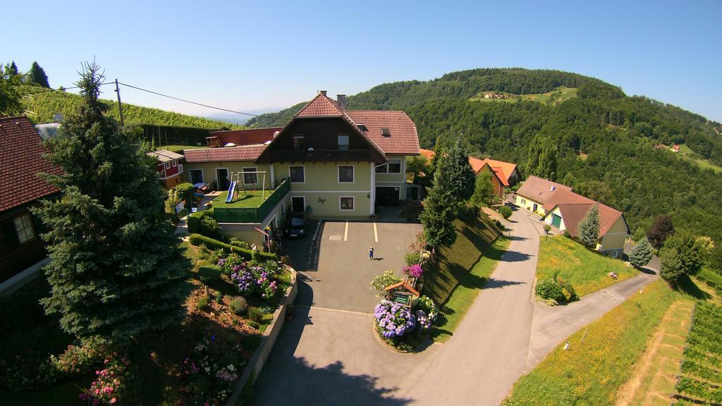 Gastehaus Kaiser Apartment Kitzeck im Sausal Exterior photo